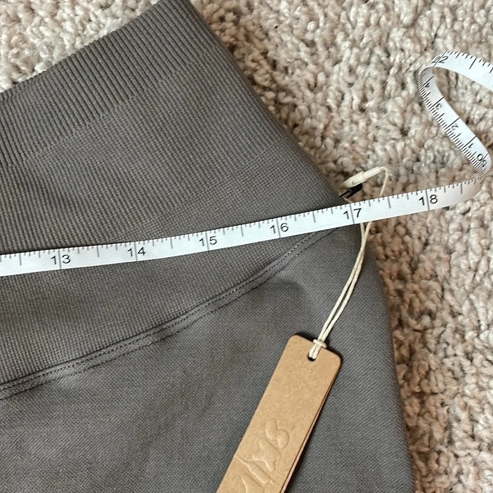 Skims Contour Lounge Bike Shorts - Picture 11 of 12